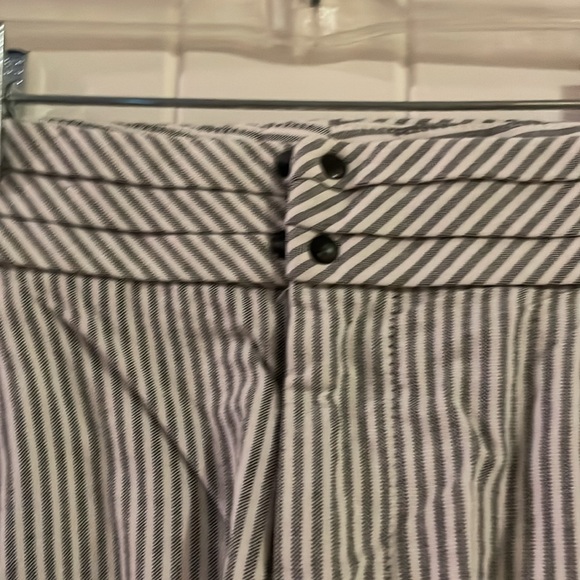 Striped shorts - Picture 3 of 5